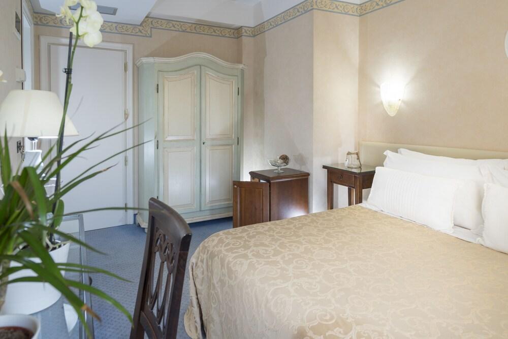 Hotel Apollo ริชโชเน ภายนอก รูปภาพ